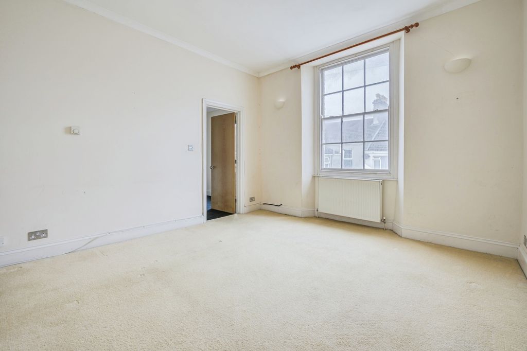Property photo 3 of 14 Photo