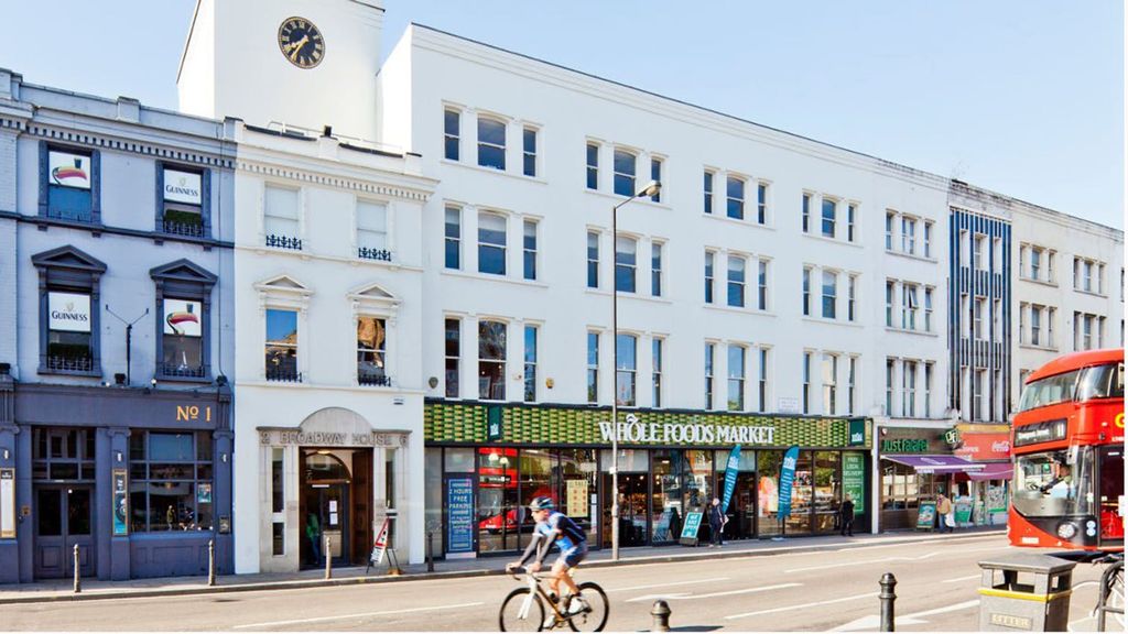 Property photo 1 of 8 26 Fulham Braodway London Sw6 Offices To Let West London Ext 1.Jpg