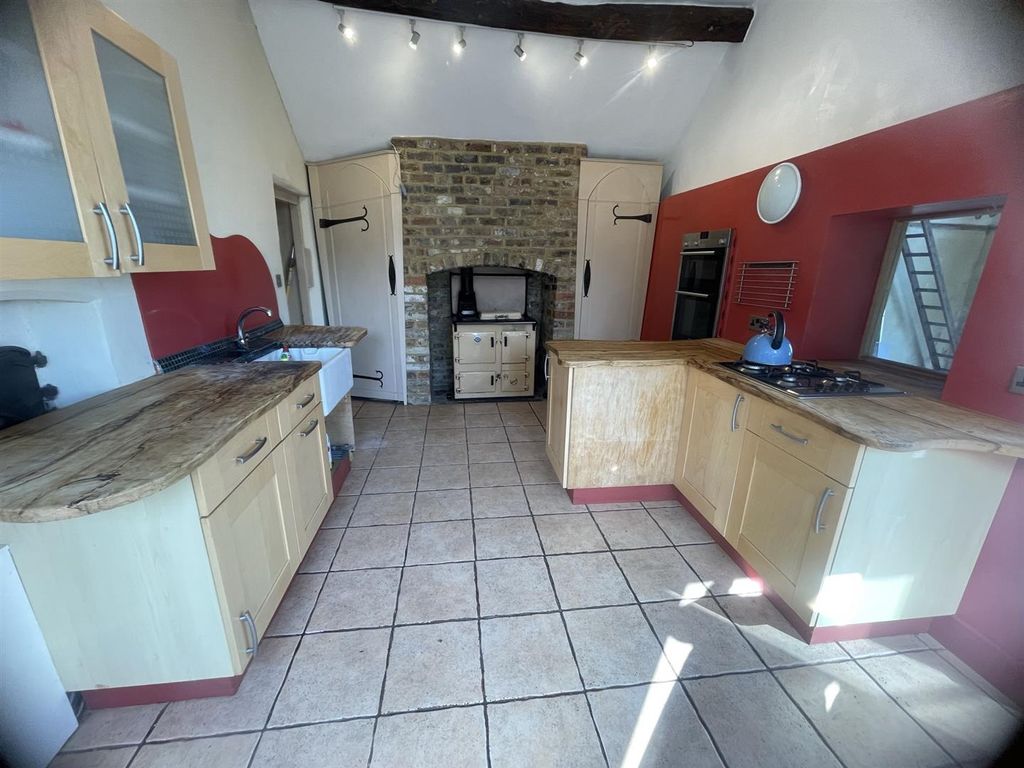 Property photo 2 of 29