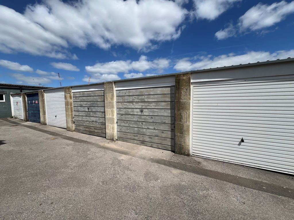 Property photo 1 of 1 46 Brougham Hayes - Garage