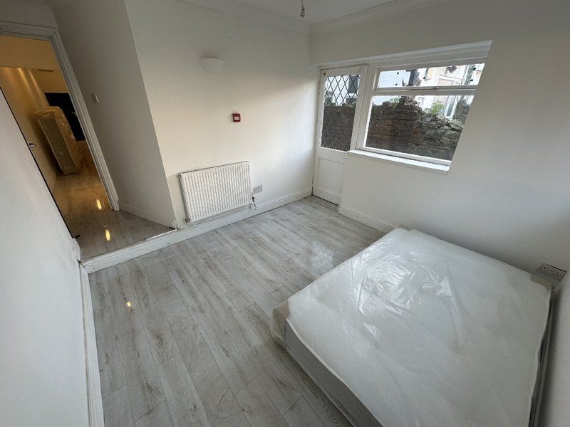 Property photo 3 of 5 Gallery