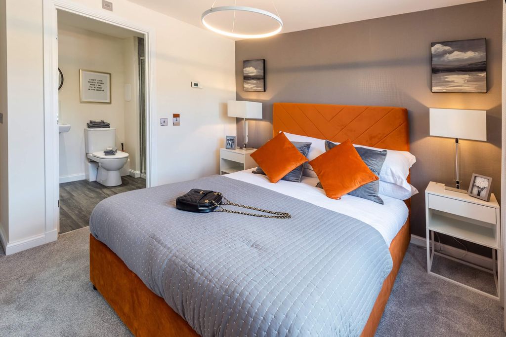 Property photo 3 of 9 Forbes Apartment - Main Bedroom With En Suite