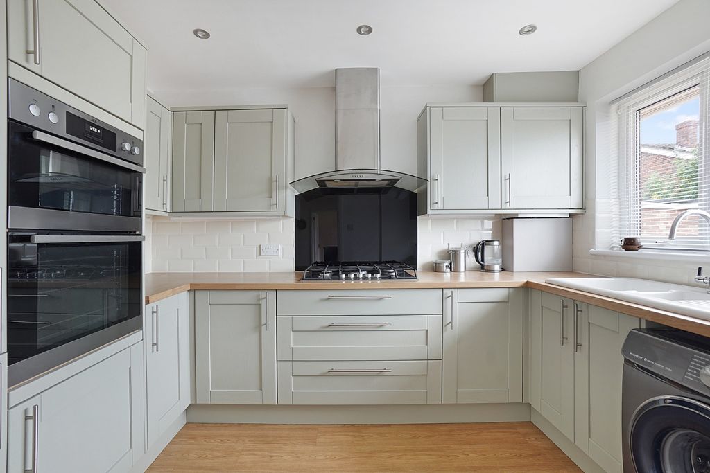 Property photo 2 of 15 4163425