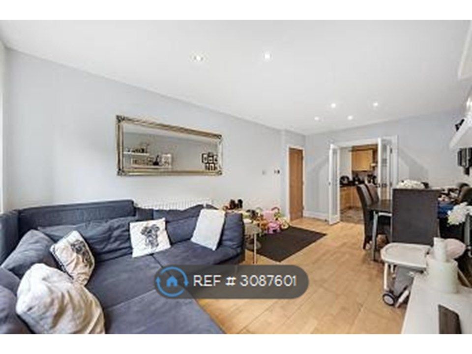 Property photo 1 of 13 Living Room