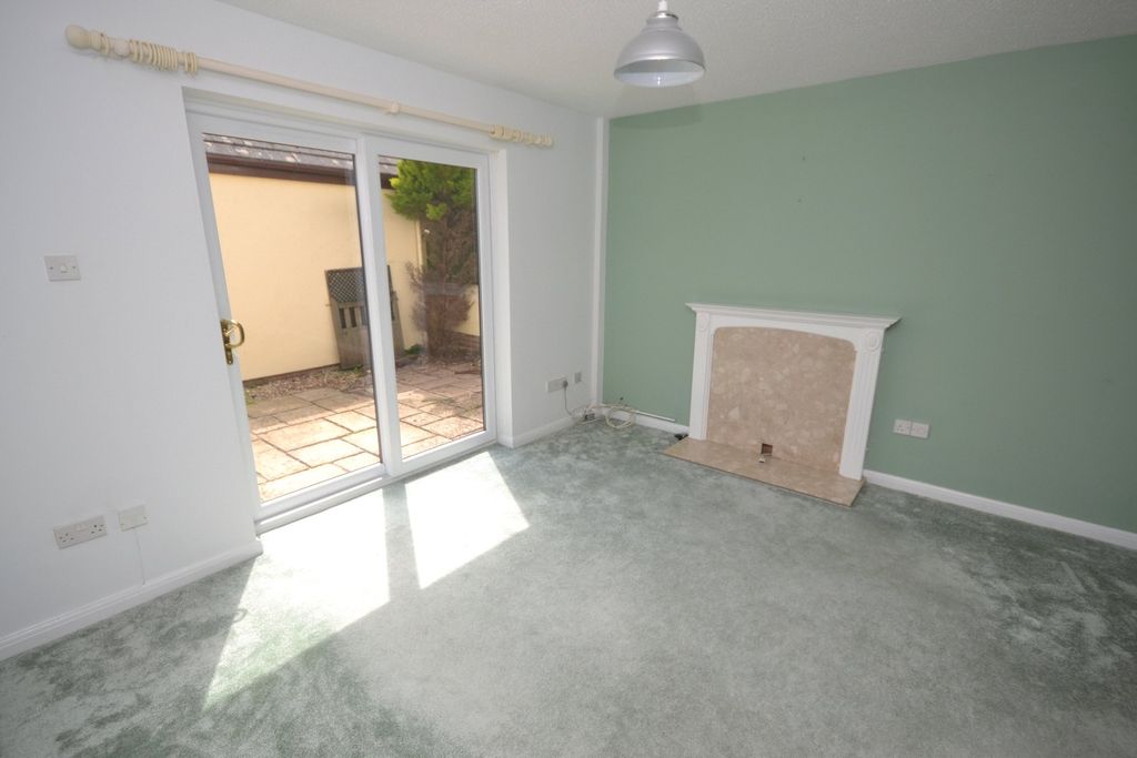 Property photo 3 of 8 Living Room
