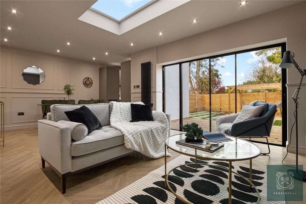 Property photo 1 of 21 Reception