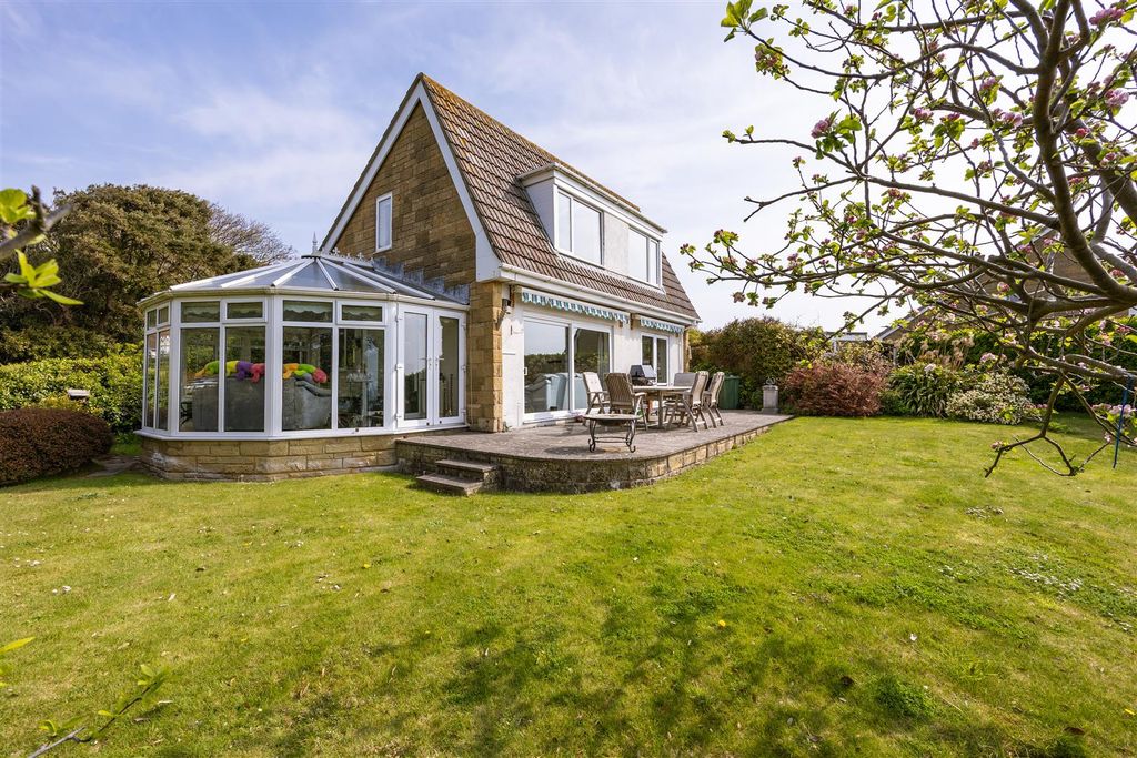Property photo 2 of 11
