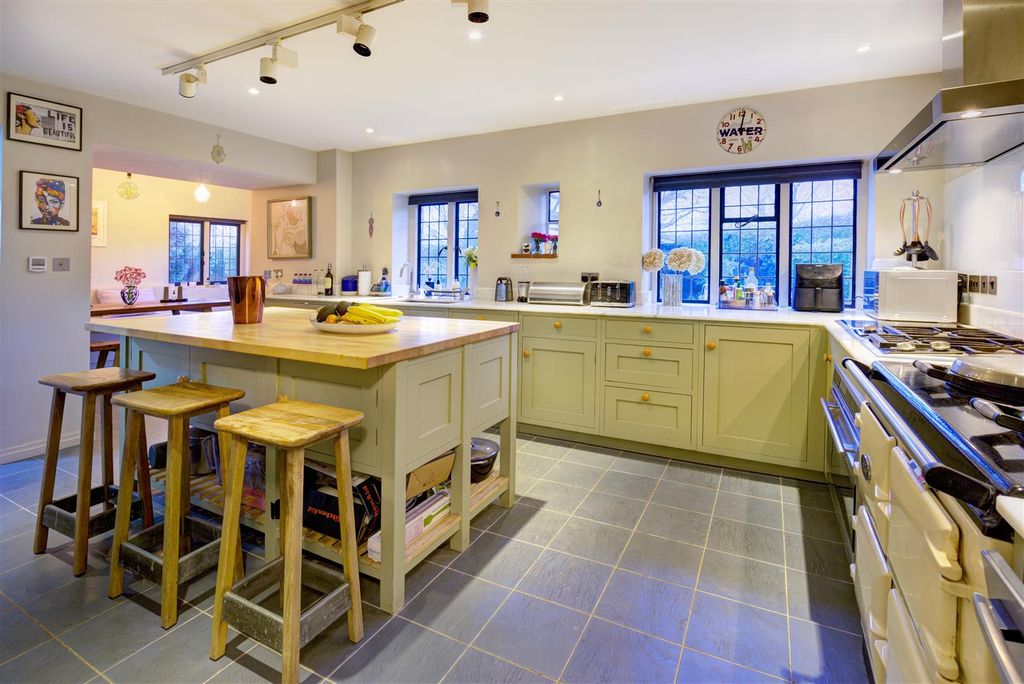 Property photo 3 of 12 D307 19 Wildwood Rd Kit1.Jpg