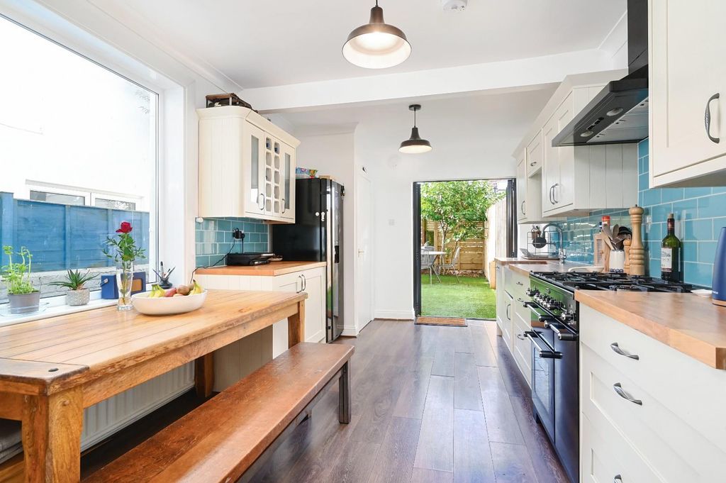 Property photo 2 of 22 38-Lennox-Rd-Bn3 (16).Jpg