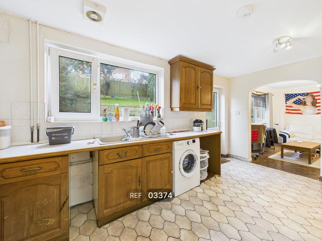 Property photo 3 of 19 Kitchen
