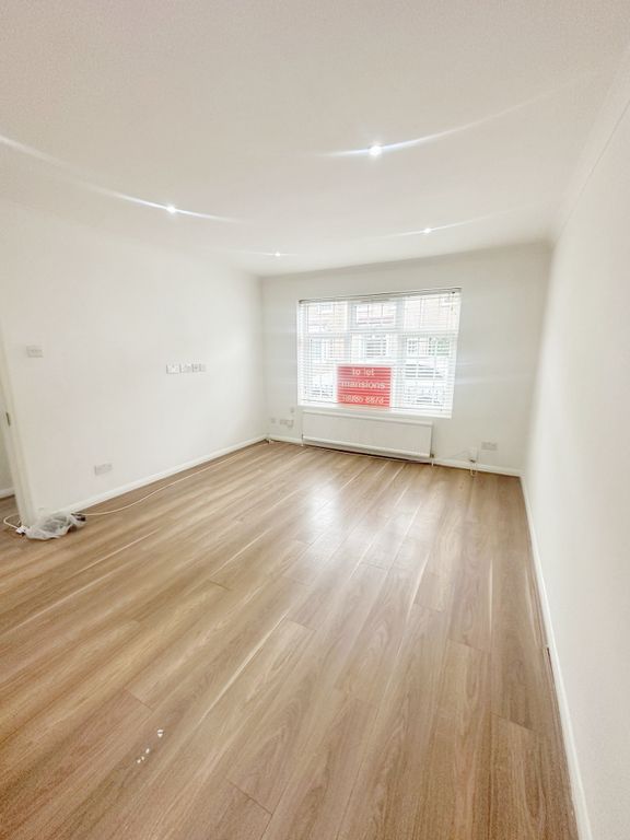 Property photo 1 of 19 Living Room