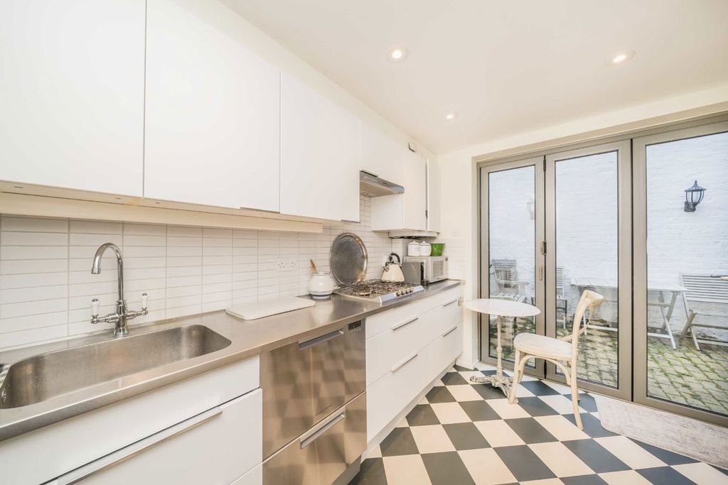 Property photo 3 of 8