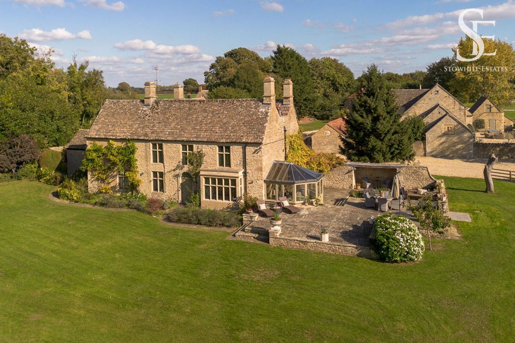 Property photo 1 of 28