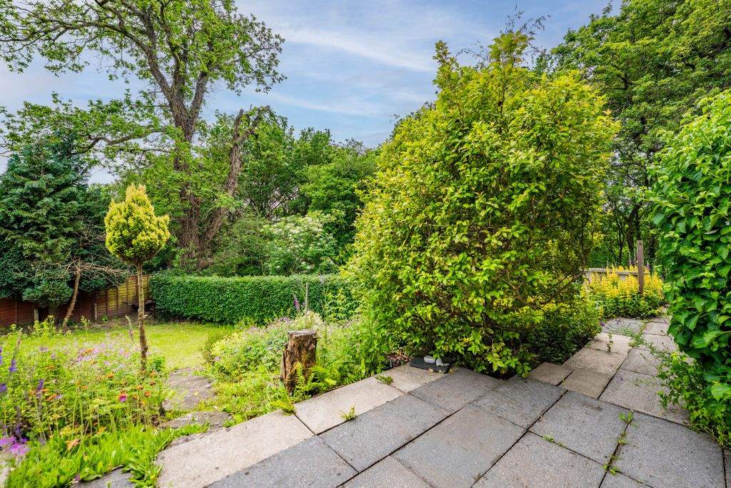 Property photo 3 of 27