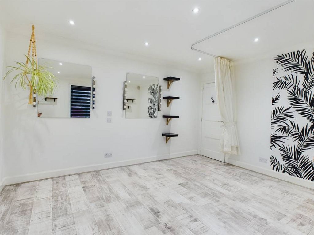 Property photo 3 of 38