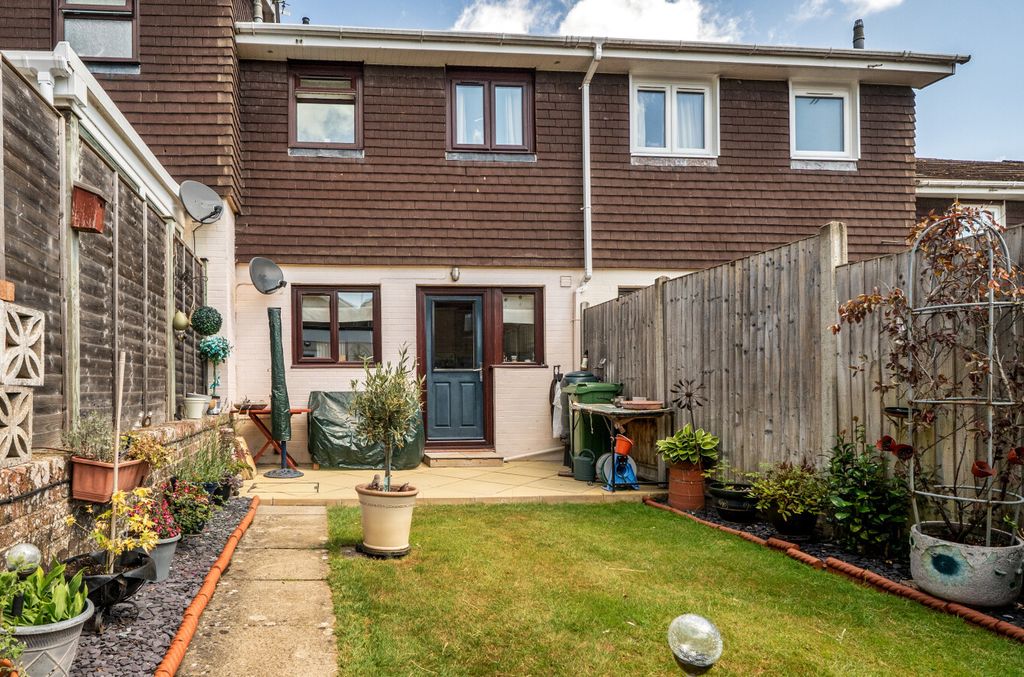 Property photo 1 of 8 1302520-13-686Bbe...