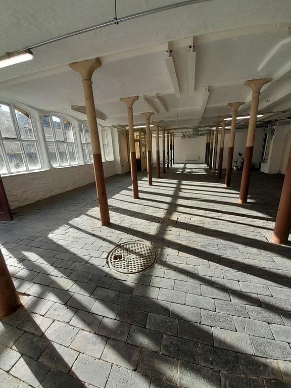 Property photo 3 of 10 8Cw.Jpg