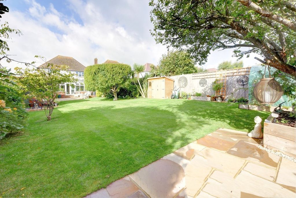 Property photo 2 of 37