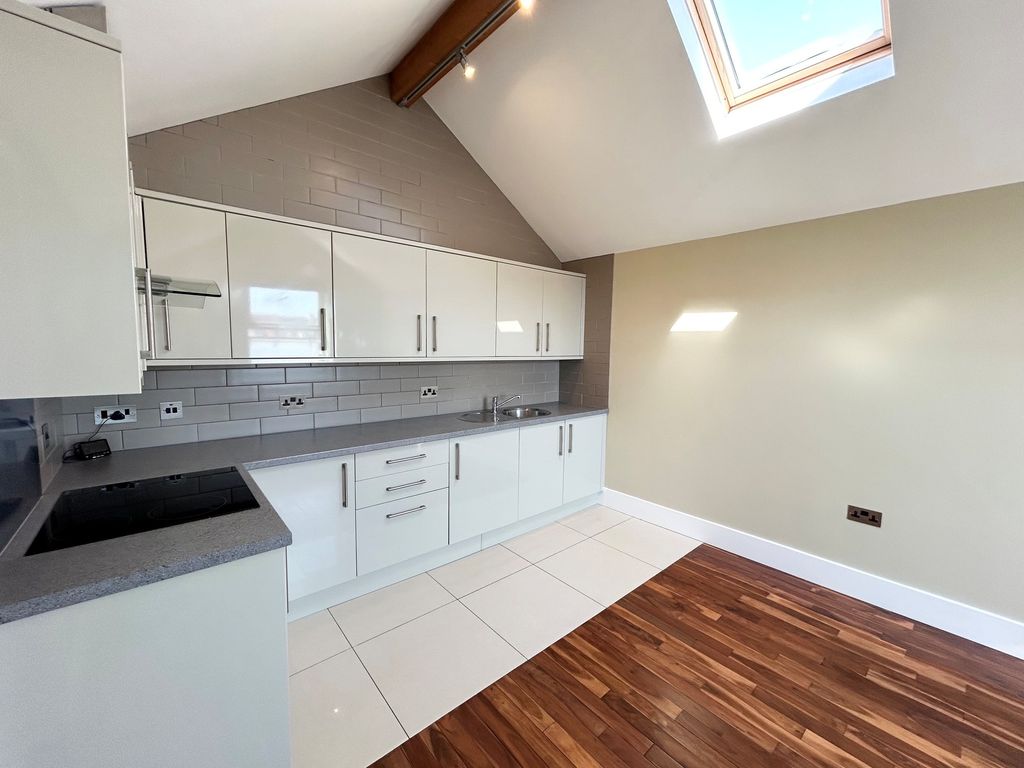 Property photo 3 of 10 Kitchen