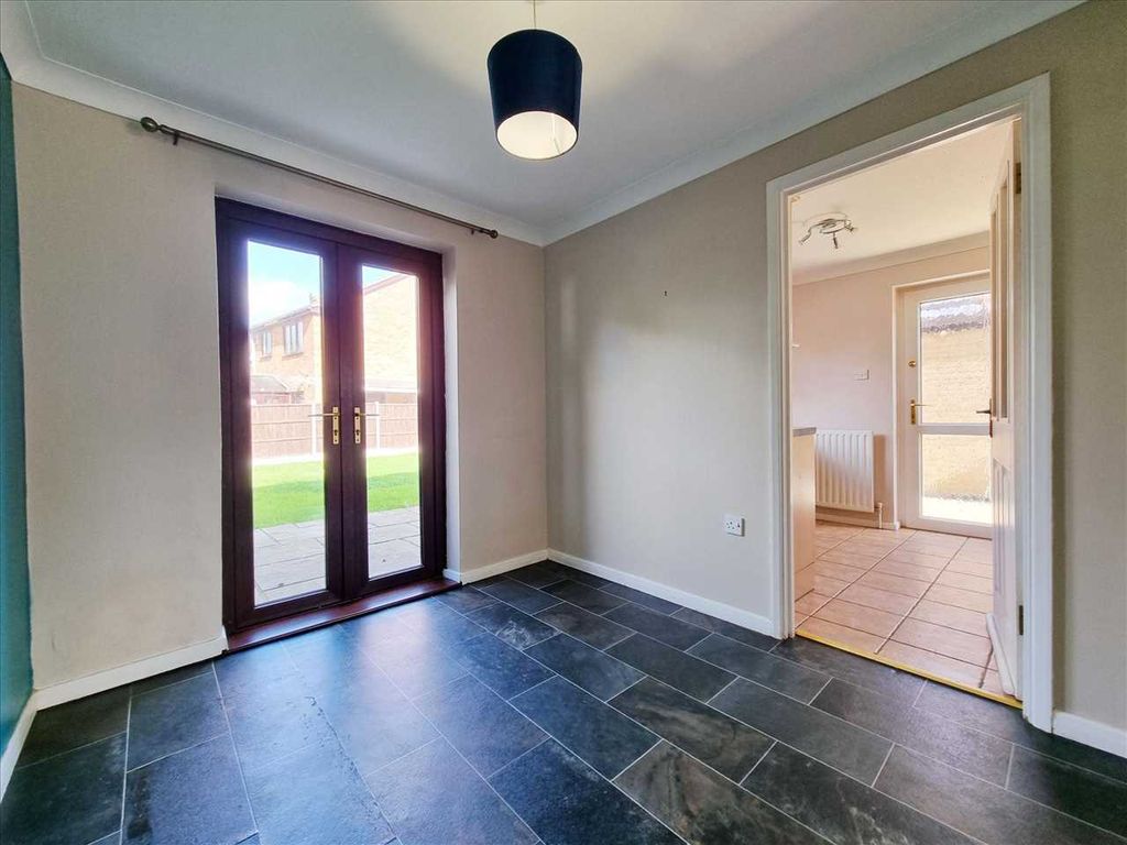 Property photo 3 of 10 Dining Room: