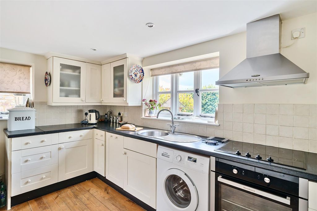 Property photo 3 of 19 Kitchen