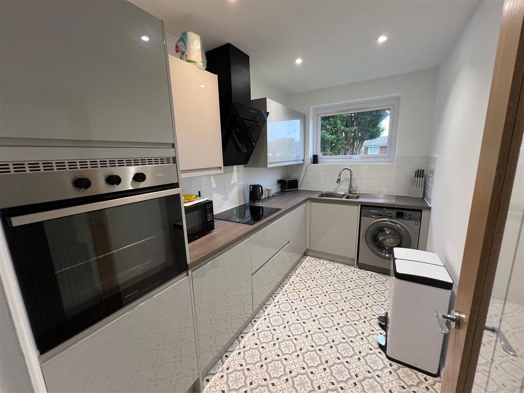 Property photo 2 of 12 Kitchen