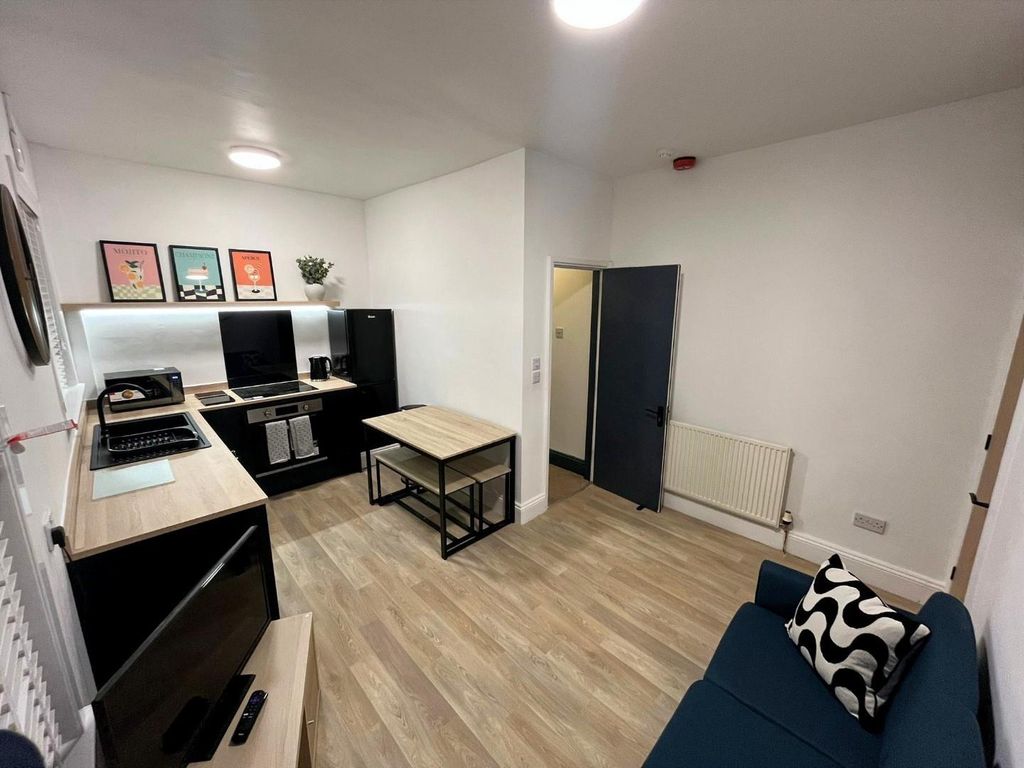 Property photo 1 of 7 6 Pearson Kitchen.Jpg