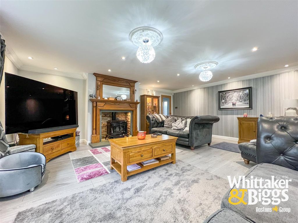 Property photo 3 of 37 Sitting Room