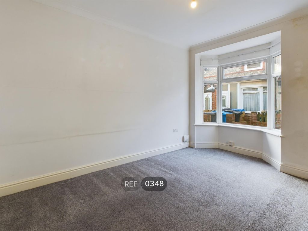 Property photo 3 of 19 Living Room