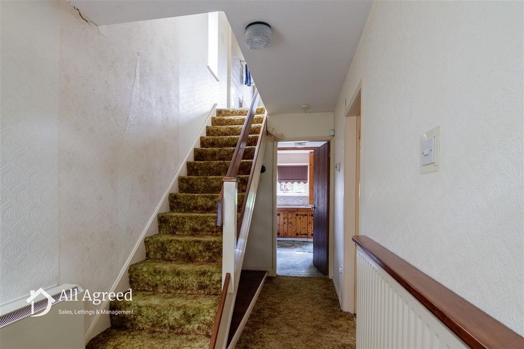 Property photo 2 of 13 Entrance Hall