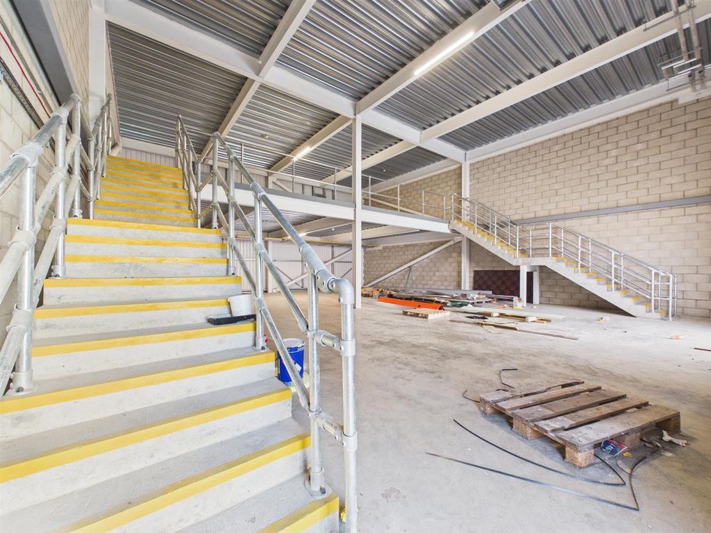 Property photo 3 of 9 Cam04237G0-Pr0285-Still008.Jpg