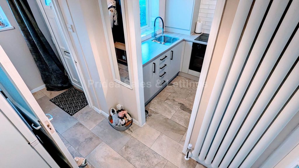 Property photo 3 of 21