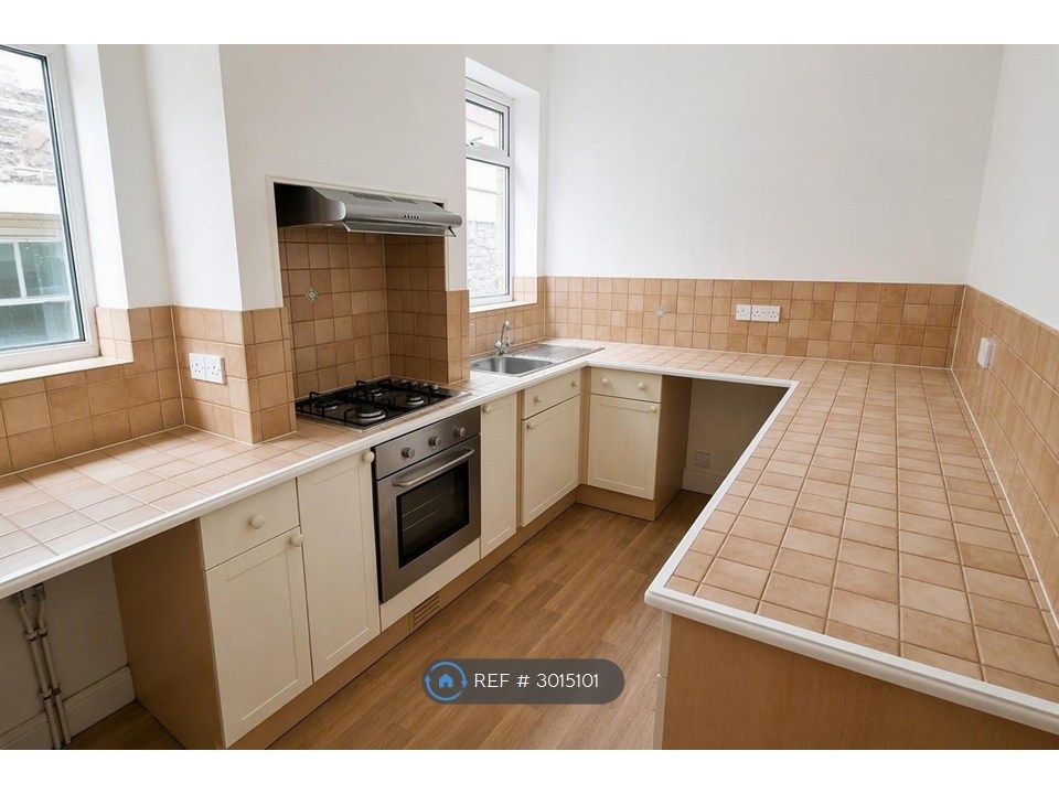 Property photo 2 of 8 Kitchen