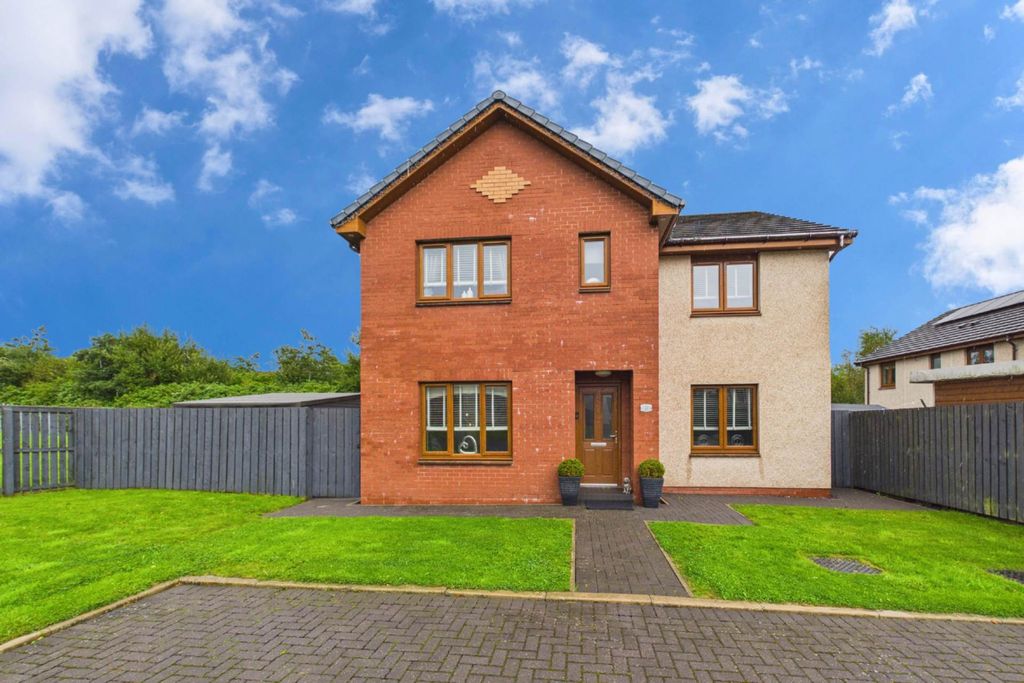 Property photo 1 of 32