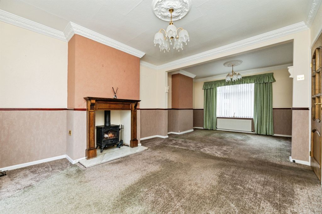 Property photo 2 of 23