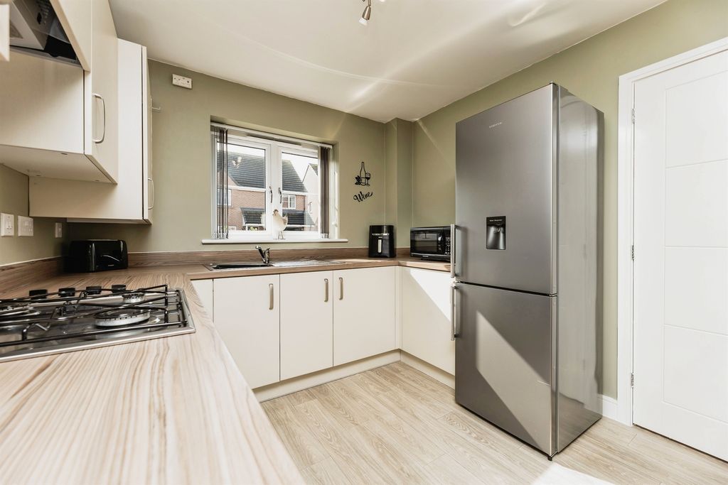 Property photo 3 of 17