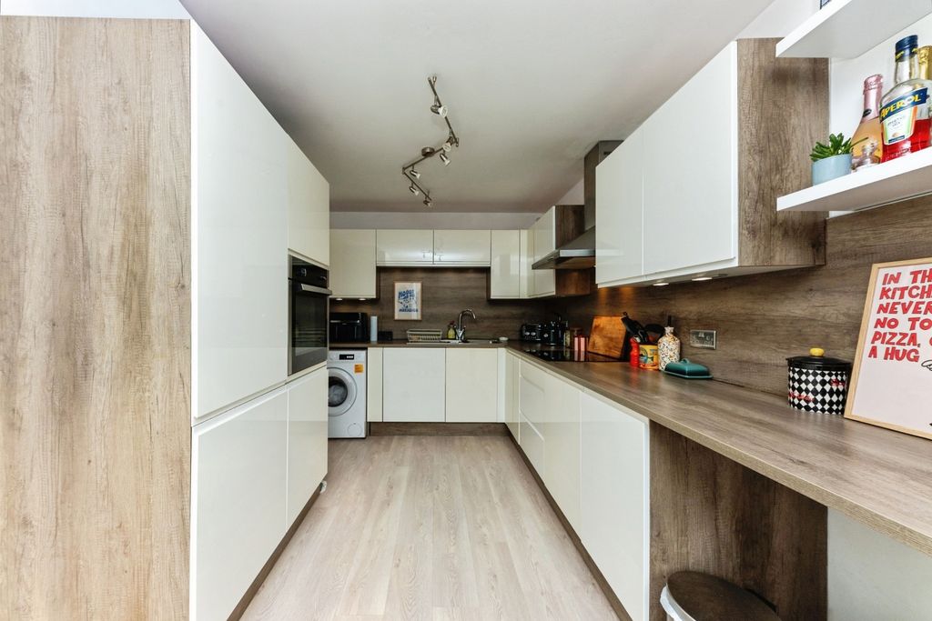 Additional image 8 of 2 bed flat for saleGrosvenor Crescent, Grimsby, Lincolnshire DN32