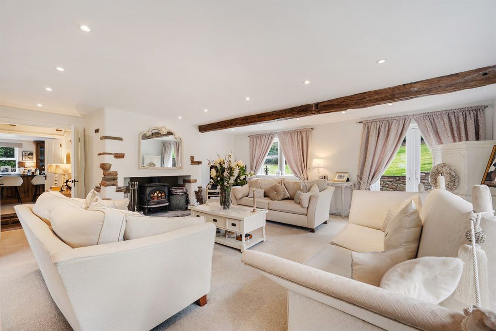 Property photo 3 of 32 Living Room