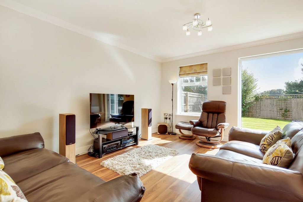 Property photo 3 of 32