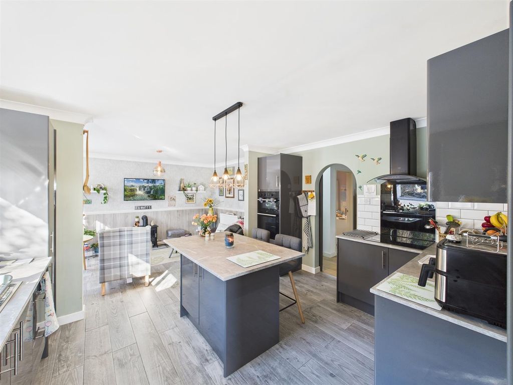 Property photo 3 of 24 Cam04045G0-Pr0033-Still015.Jpg