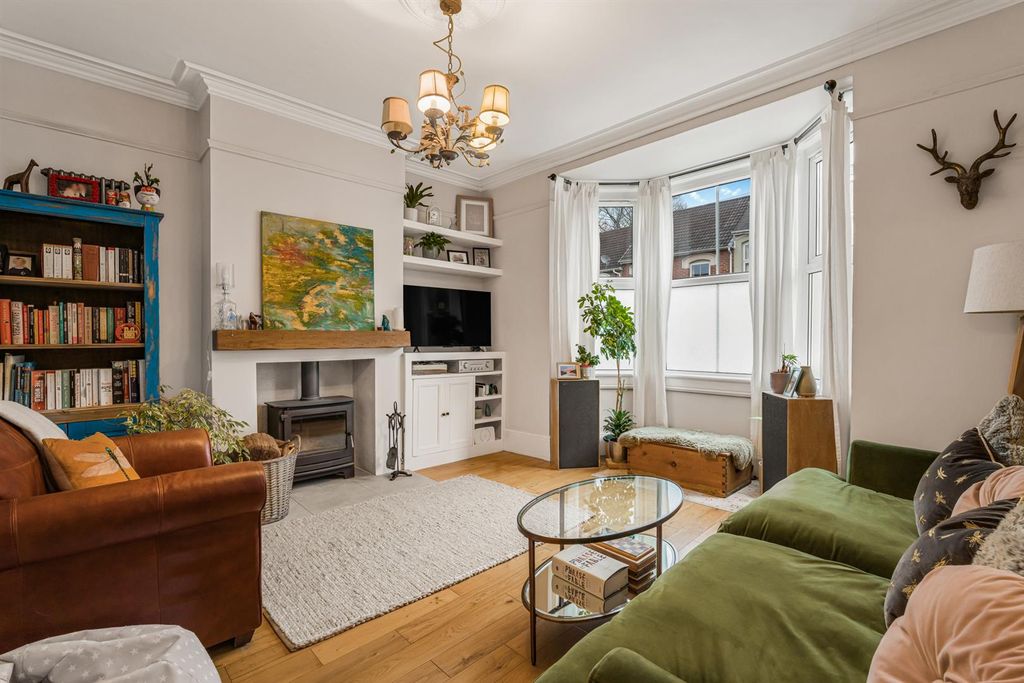 Property photo 2 of 18 88 Clifton St-9.Jpg