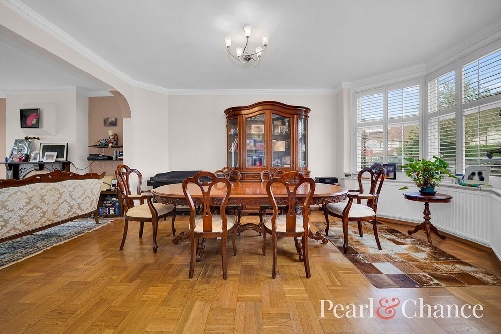 Property photo 2 of 22