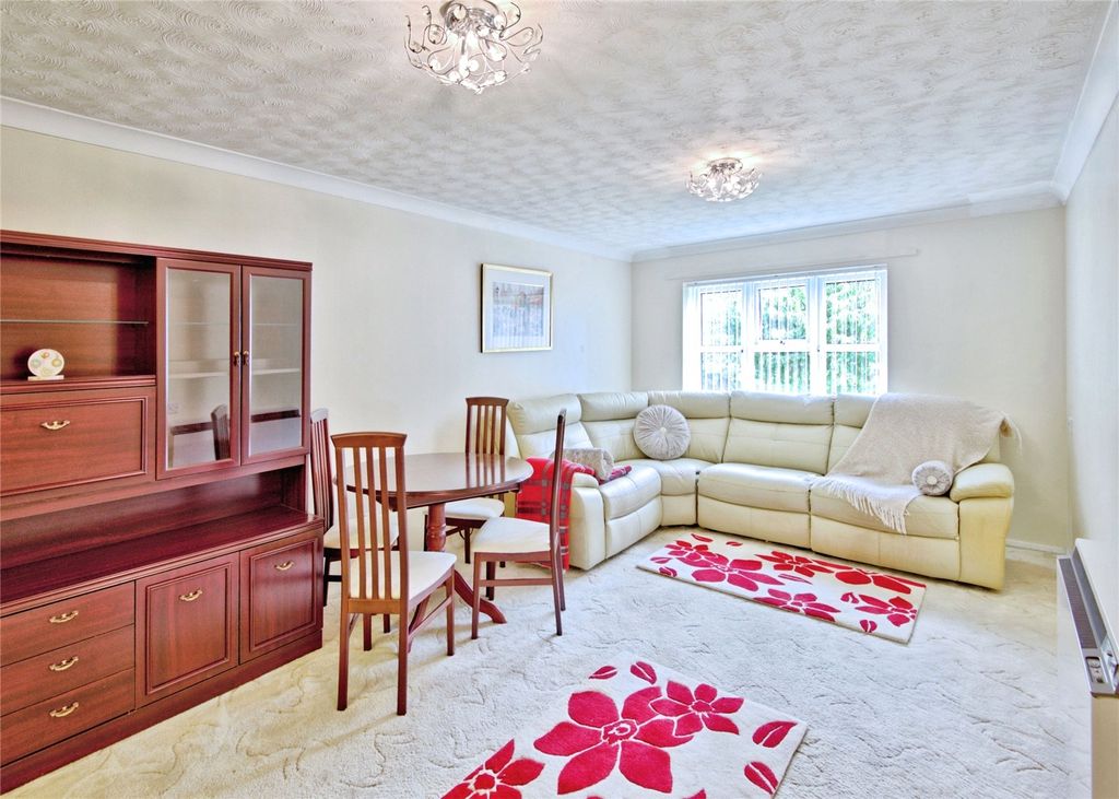 Property photo 1 of 13 Lounge