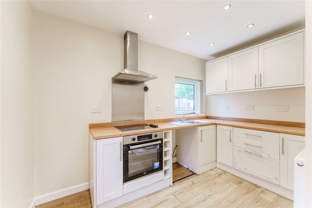 Property photo 2 of 33 Picture No. 05