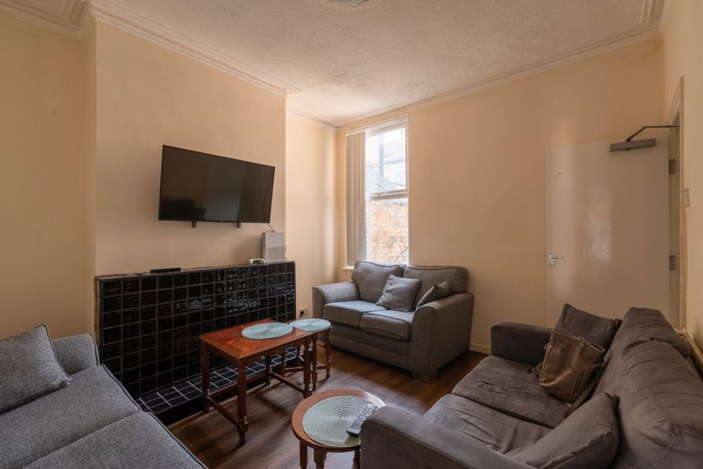 Property photo 2 of 6
