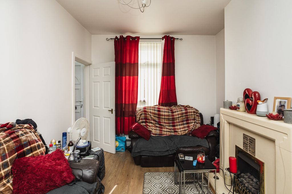Property photo 2 of 18
