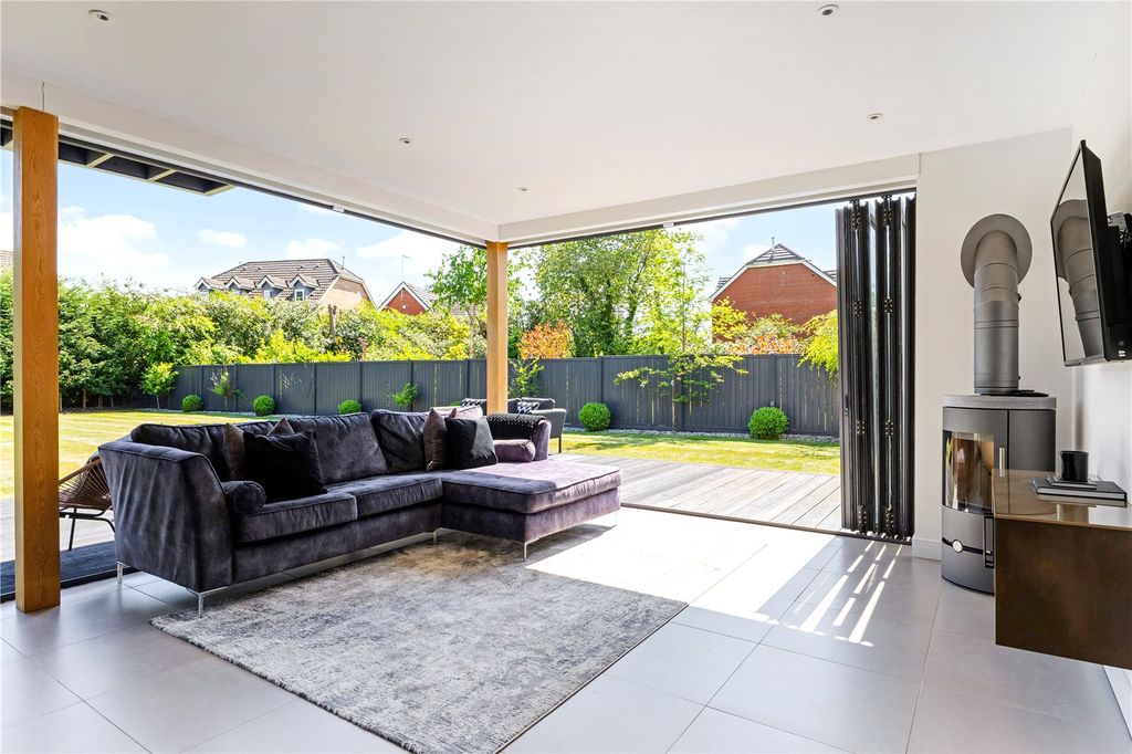 Property photo 2 of 21 Sitting Room