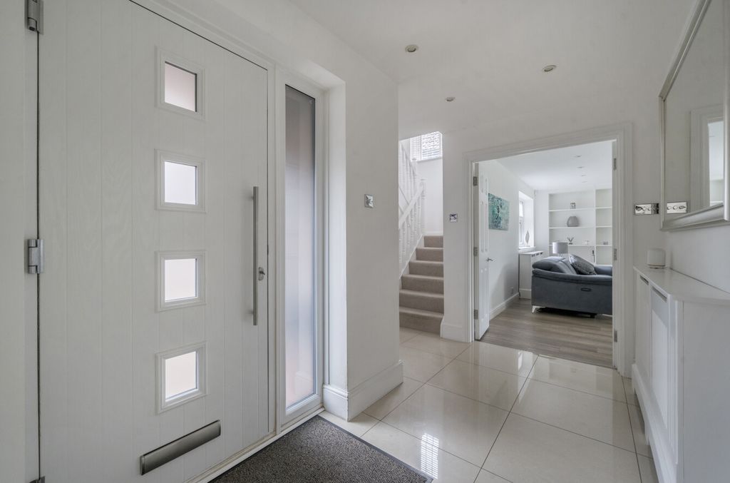 Property photo 3 of 29 1355039-12-68Caf9...