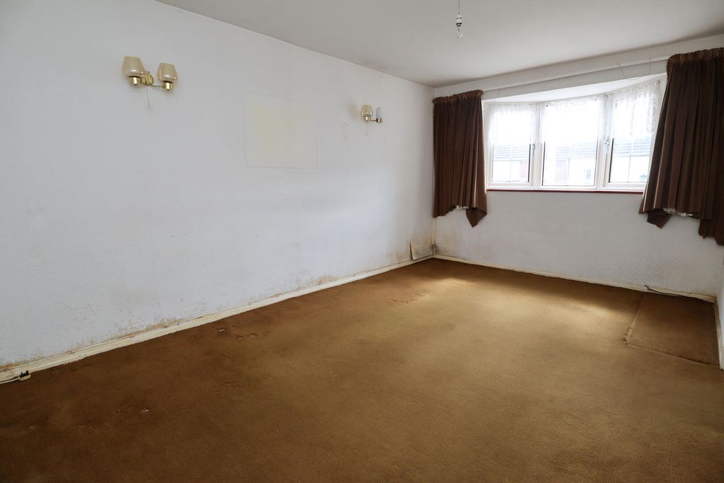 Property photo 3 of 10 Living Room