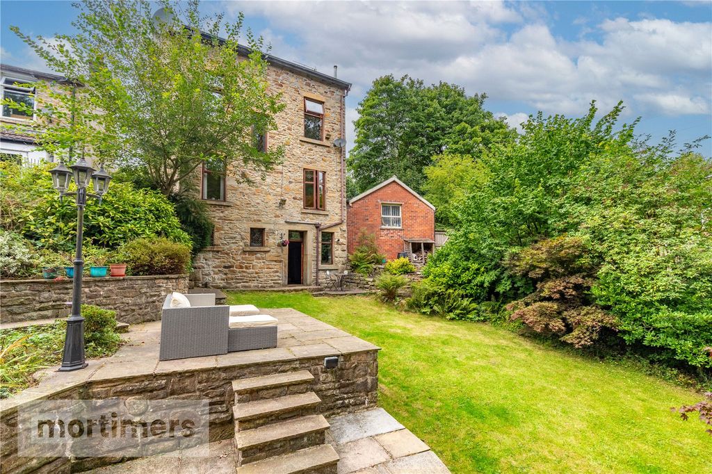 Property photo 1 of 33 Rear Garden